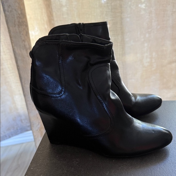 Nine West Black Ankle Booties - Picture 1 of 6